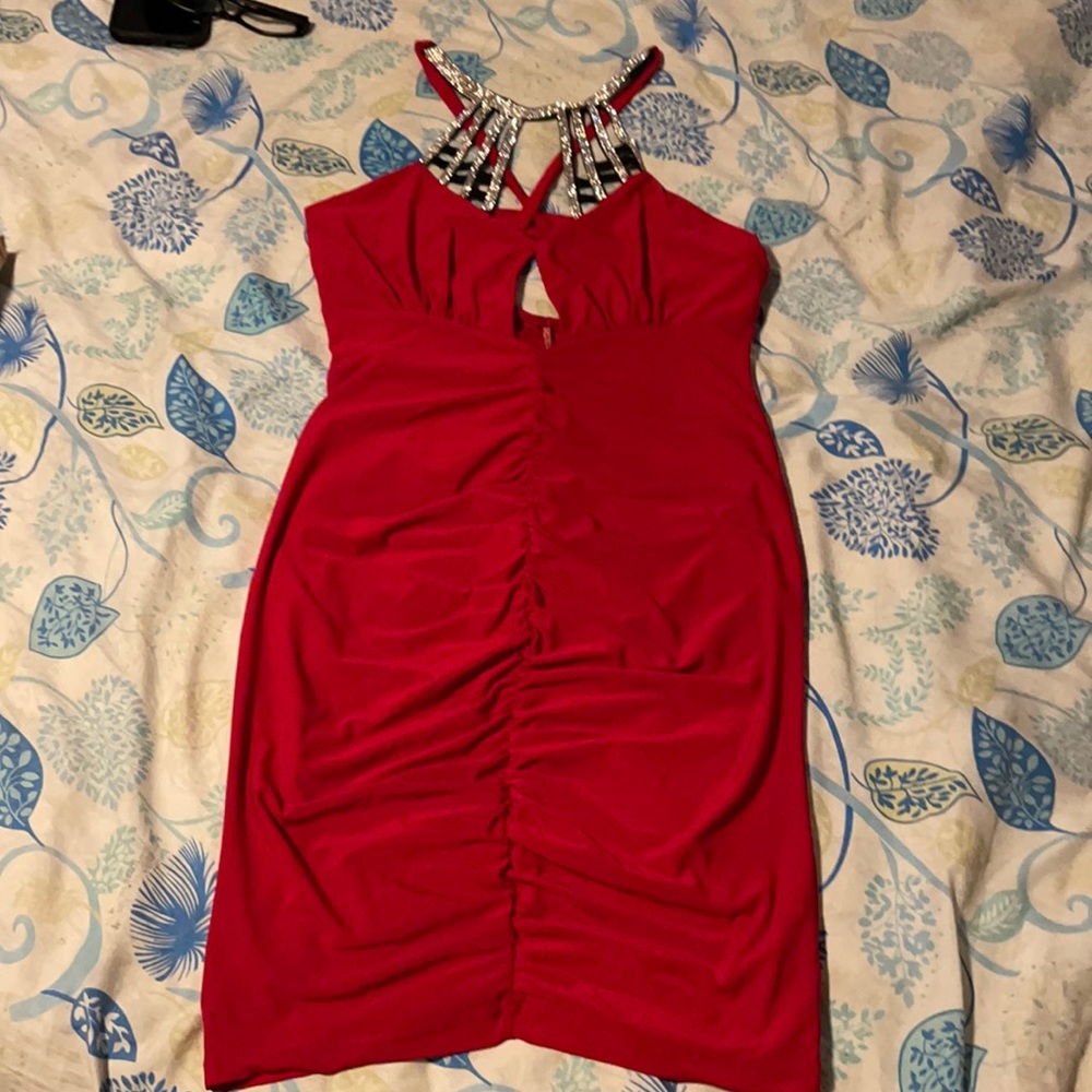 Traje corto color rojo